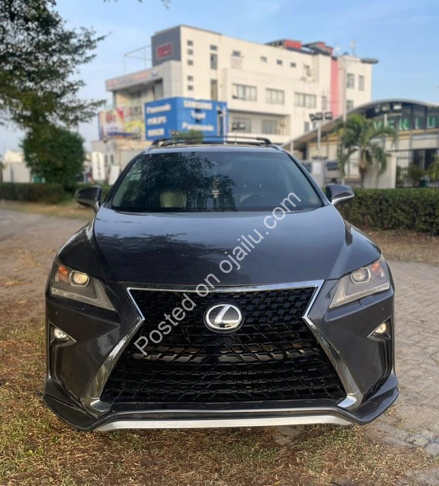 Luxury CLA250: Panoramic Roof & 4Matic