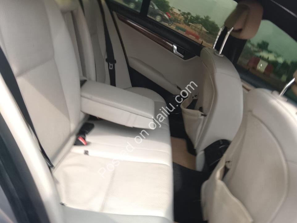 2013 Toyota Camry XLE: Pristine V6 Power, Chilling AC