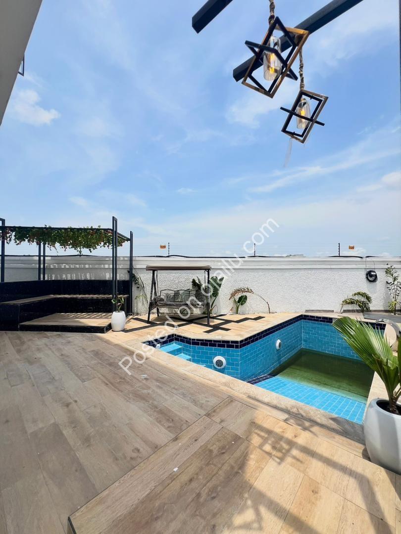Lagos Luxury: 6-Bed Duplex with Cinema & Pool