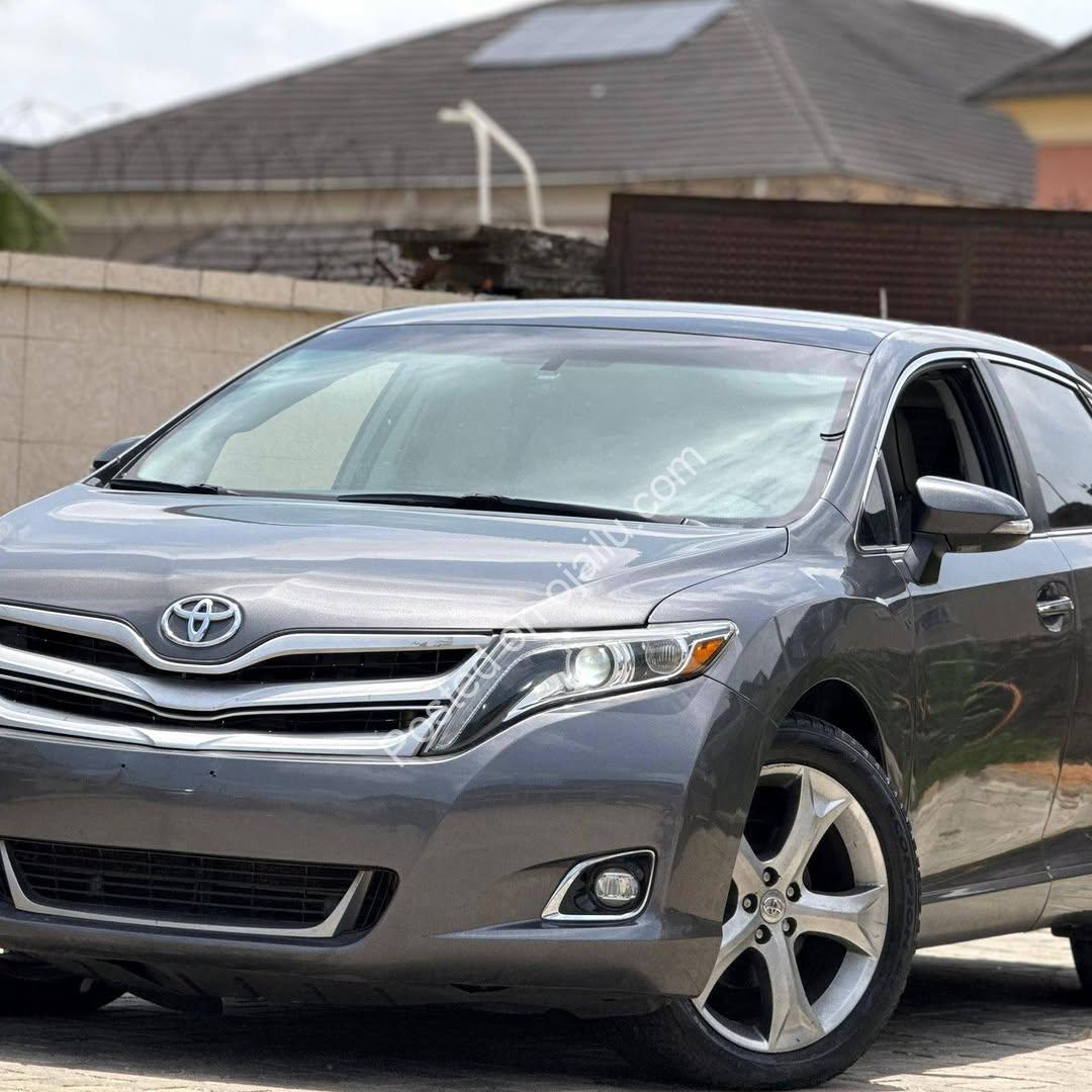 2014 Toyota Venza: Panoramic Roof, Push Start, Only ₦19.5M!
