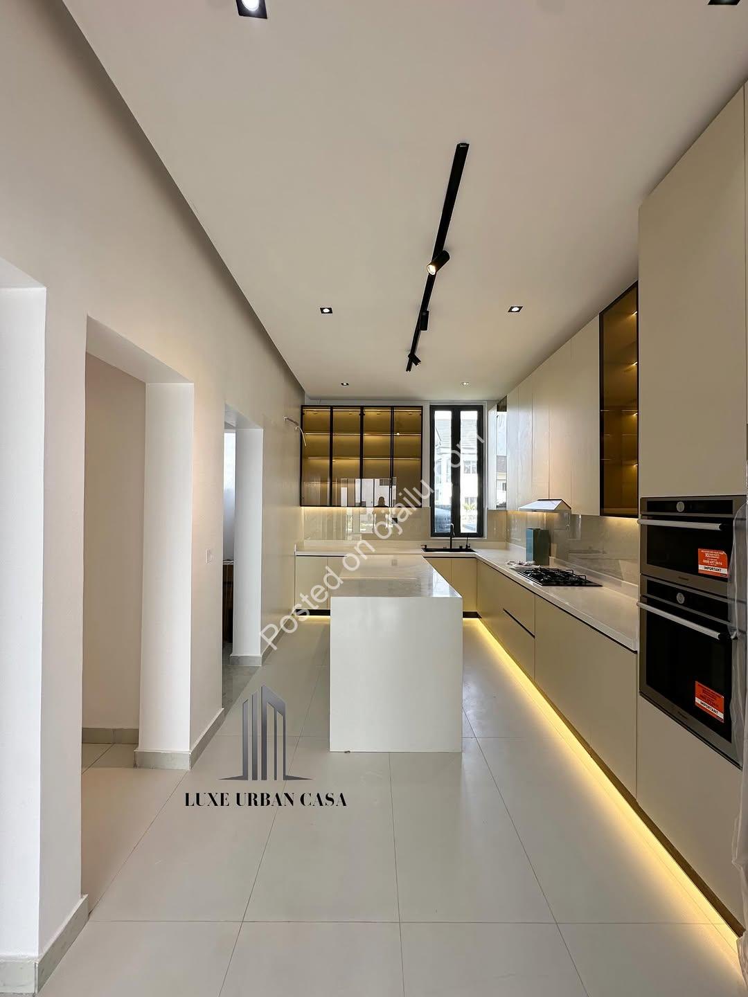 5-Bed Cinematic Haven in Lekki with Pool & Elevator