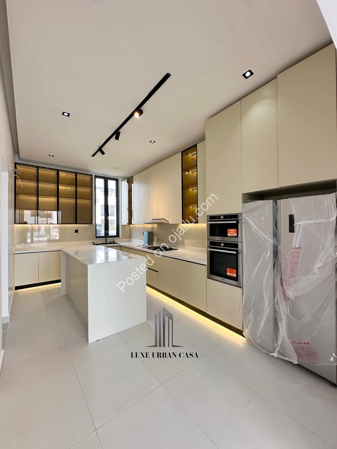 5-Bed Cinematic Haven in Lekki with Pool & Elevator