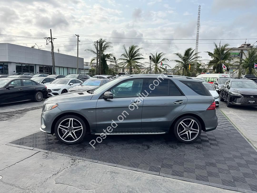 2017 GLE 43 AMG: Luxury Power & Massage Seats