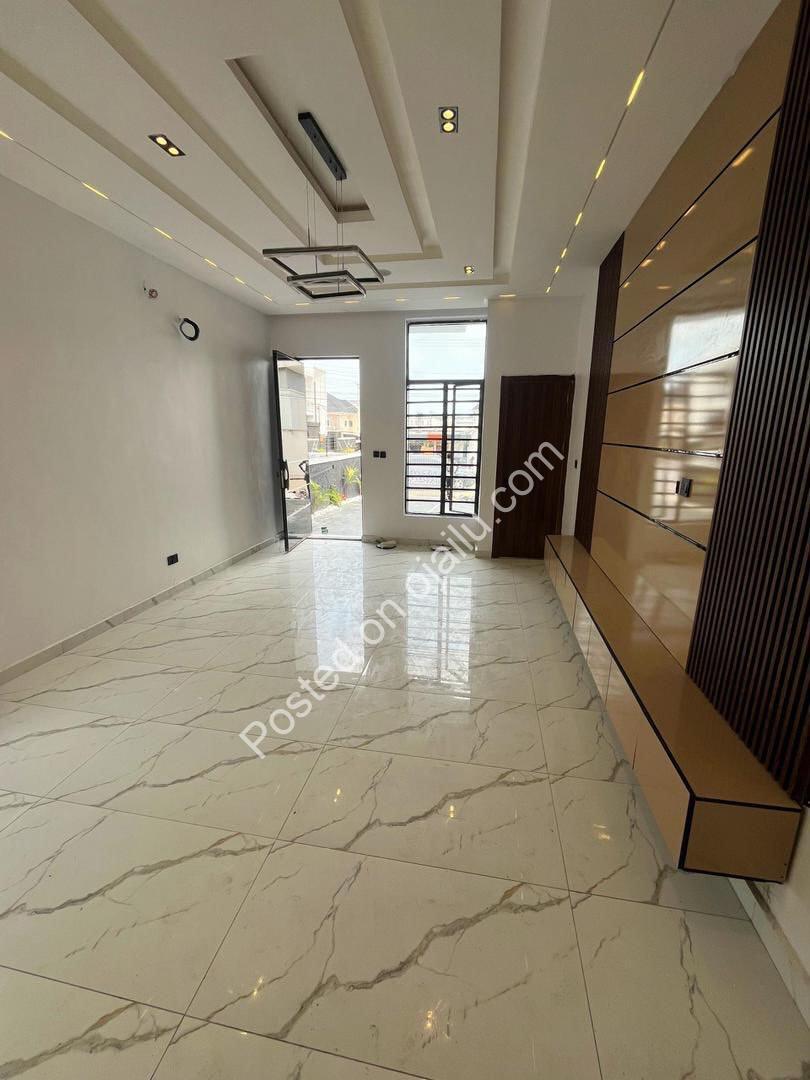 Lekki’s Finest: Spacious 4-Bed Duplex in Secure Estate