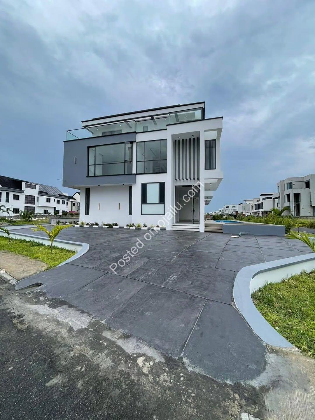Your Dream Home Awaits: 5-Bed Duplex with Cinema & Pool