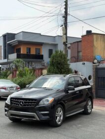 Luxury SUV: 2013 Mercedes ML350 4Matic