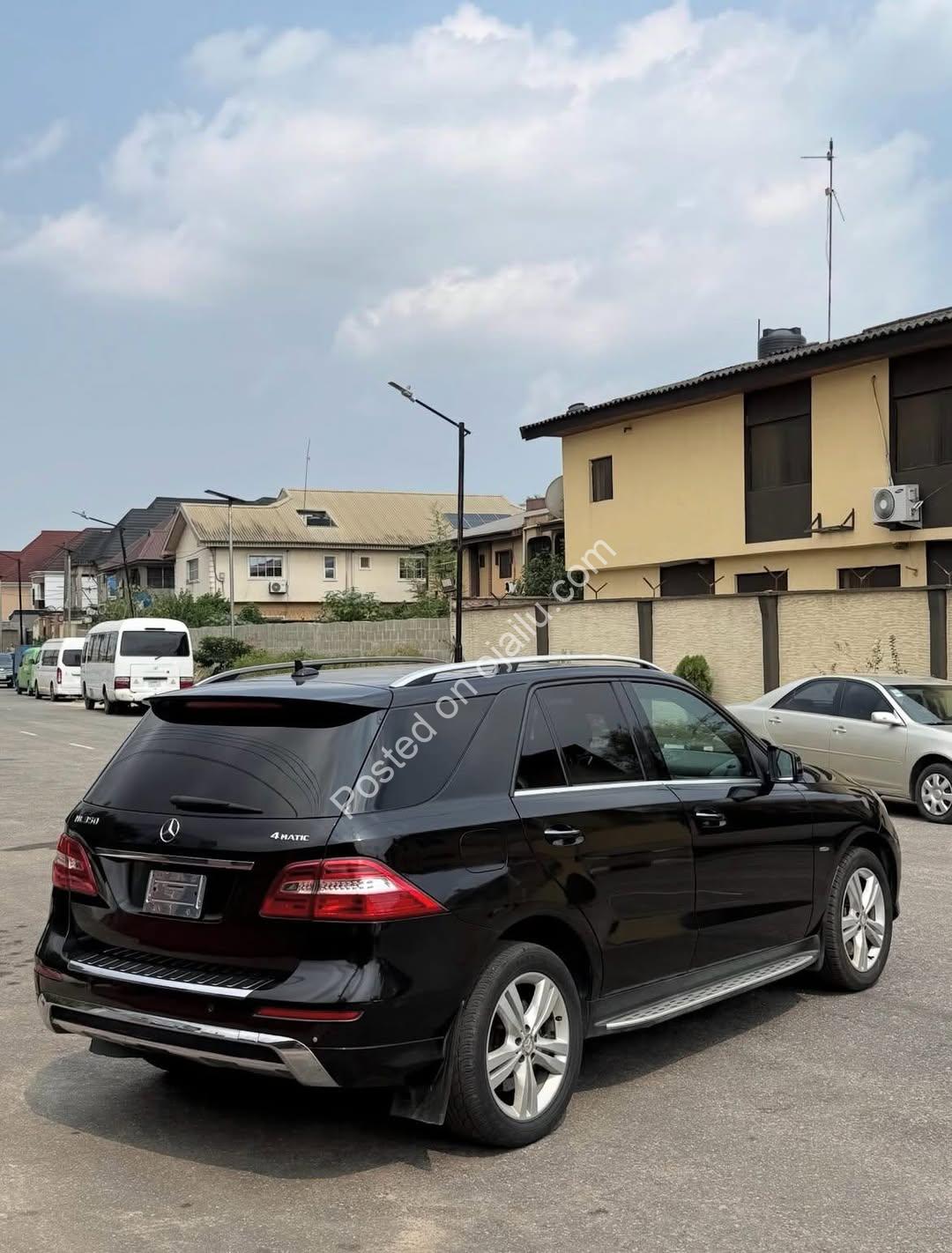 Luxury 4Matic SUV: 2013 Mercedes ML350