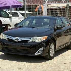 2012 Toyota Camry XLE: Keyless Luxury Awaits