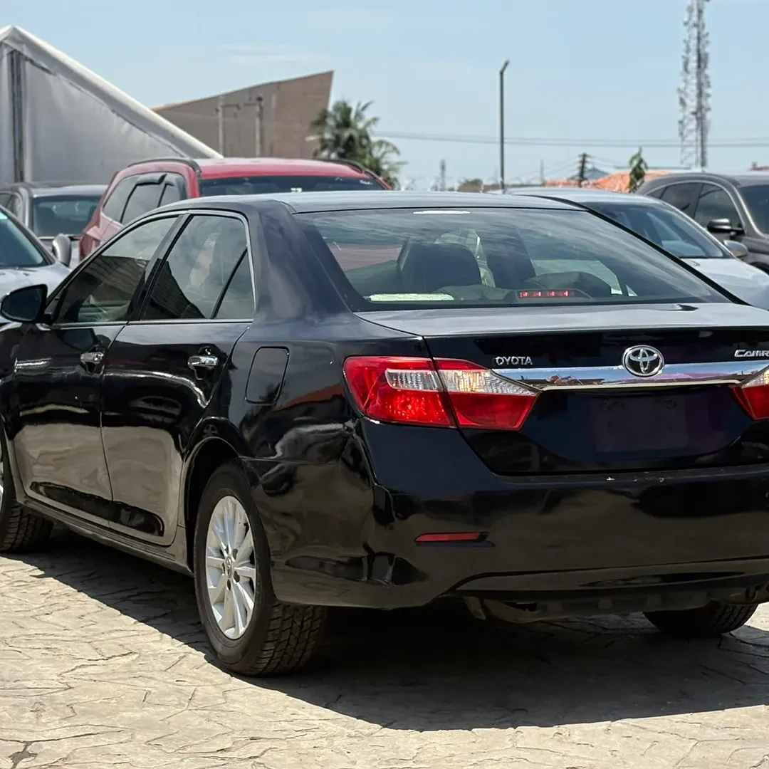 2012 Toyota Camry XLE: Keyless Luxury Awaits