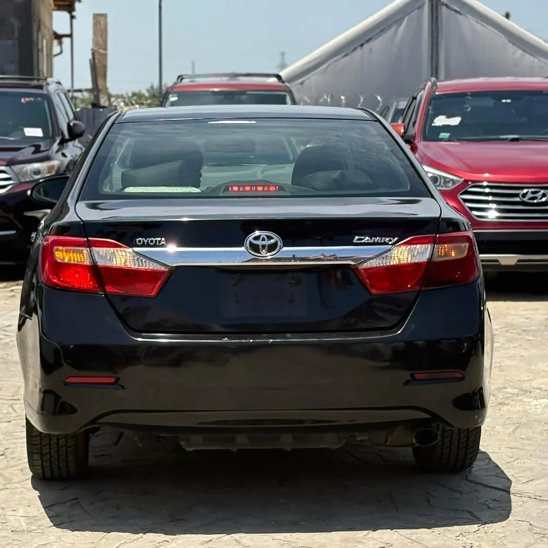 2012 Toyota Camry XLE: Keyless Luxury Awaits