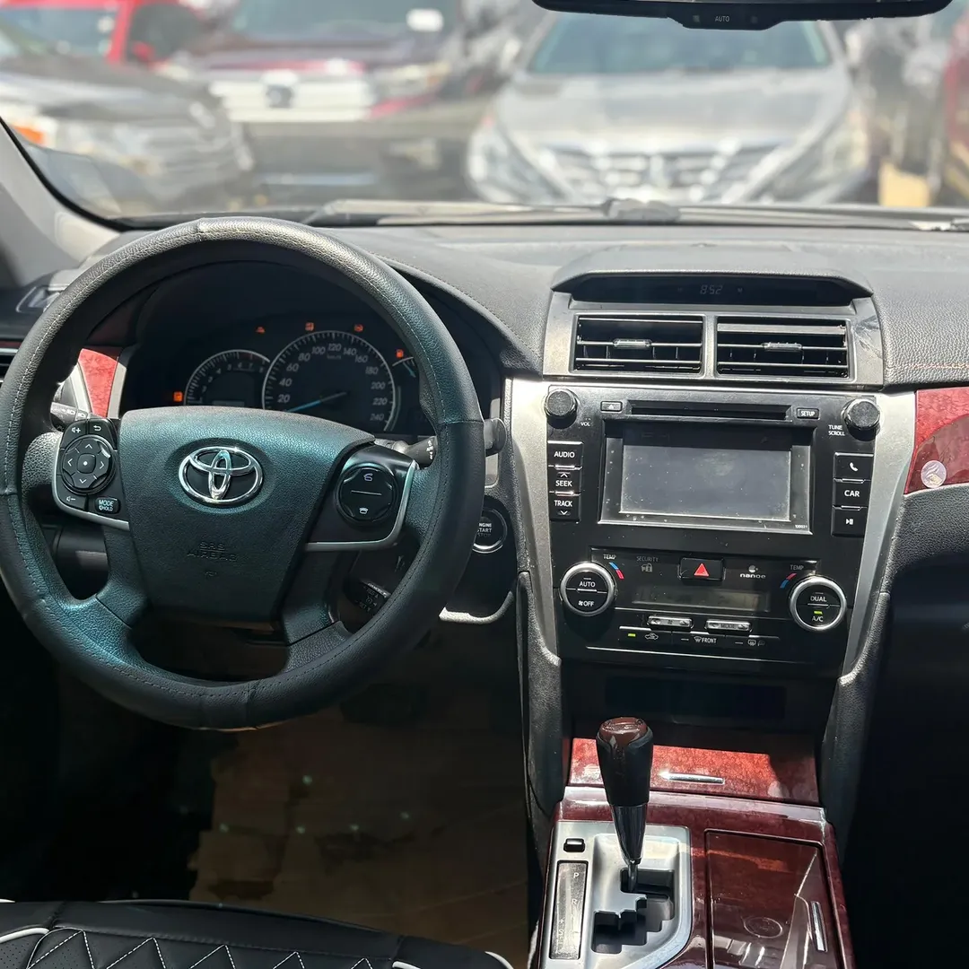 2012 Toyota Camry XLE: Keyless Luxury Awaits