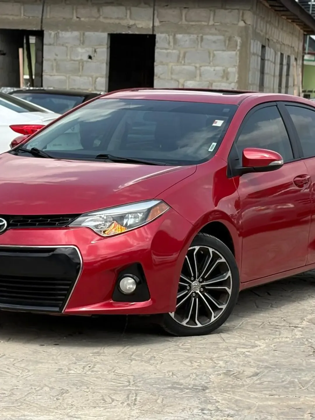 2015 Toyota Corolla SE: Loaded & Accident-Free – Drive Now!