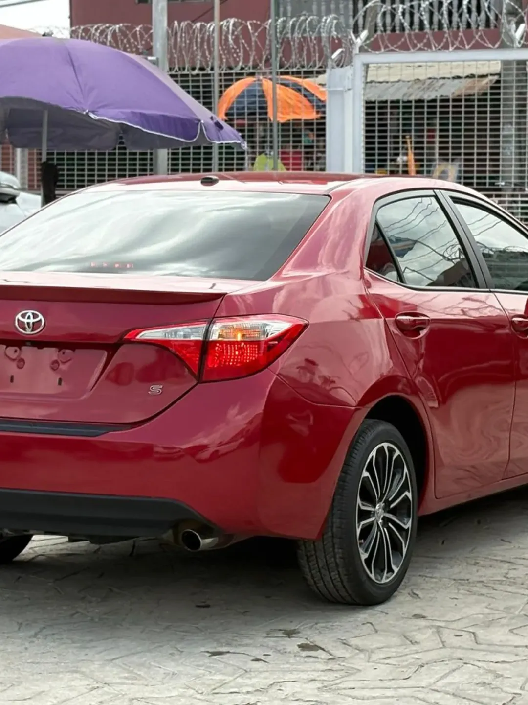 2015 Toyota Corolla SE: Loaded & Accident-Free – Drive Now!