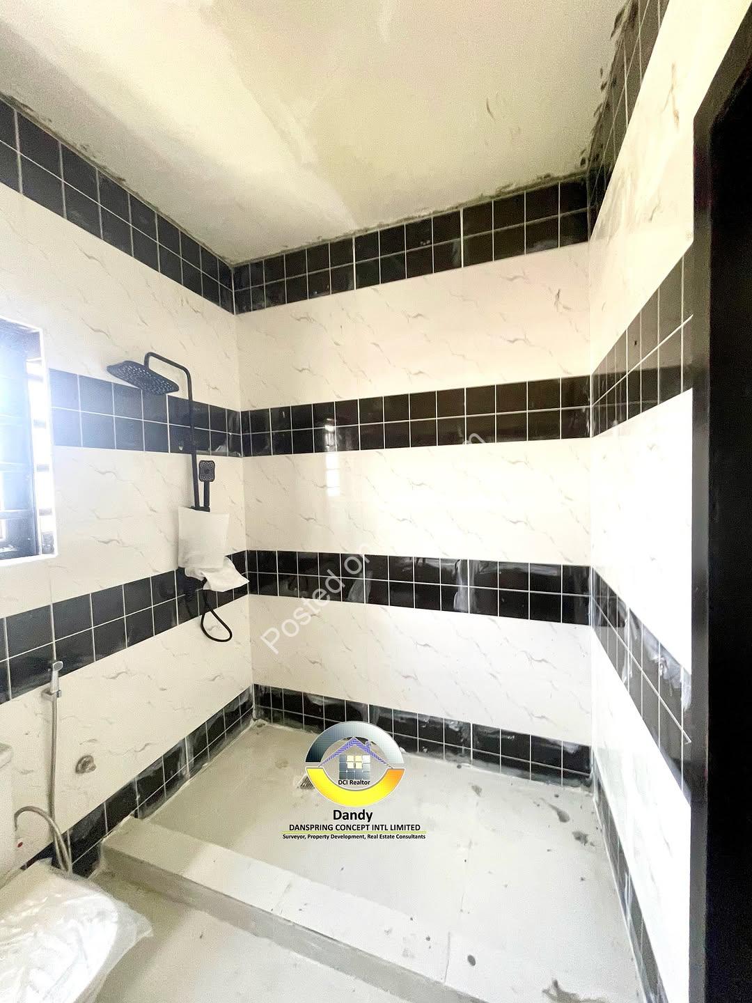 Luxury Ikota Maisonettes: Ensuite Living, Walk-In Closet & Balcony