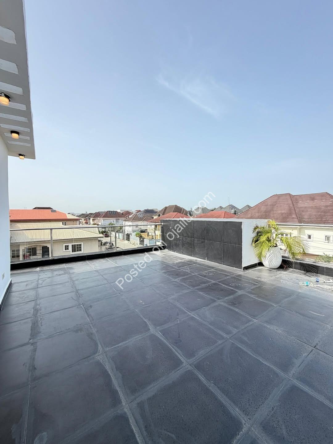 Elegant 5-Bedroom Duplex with Cinema & Pool in Lekki