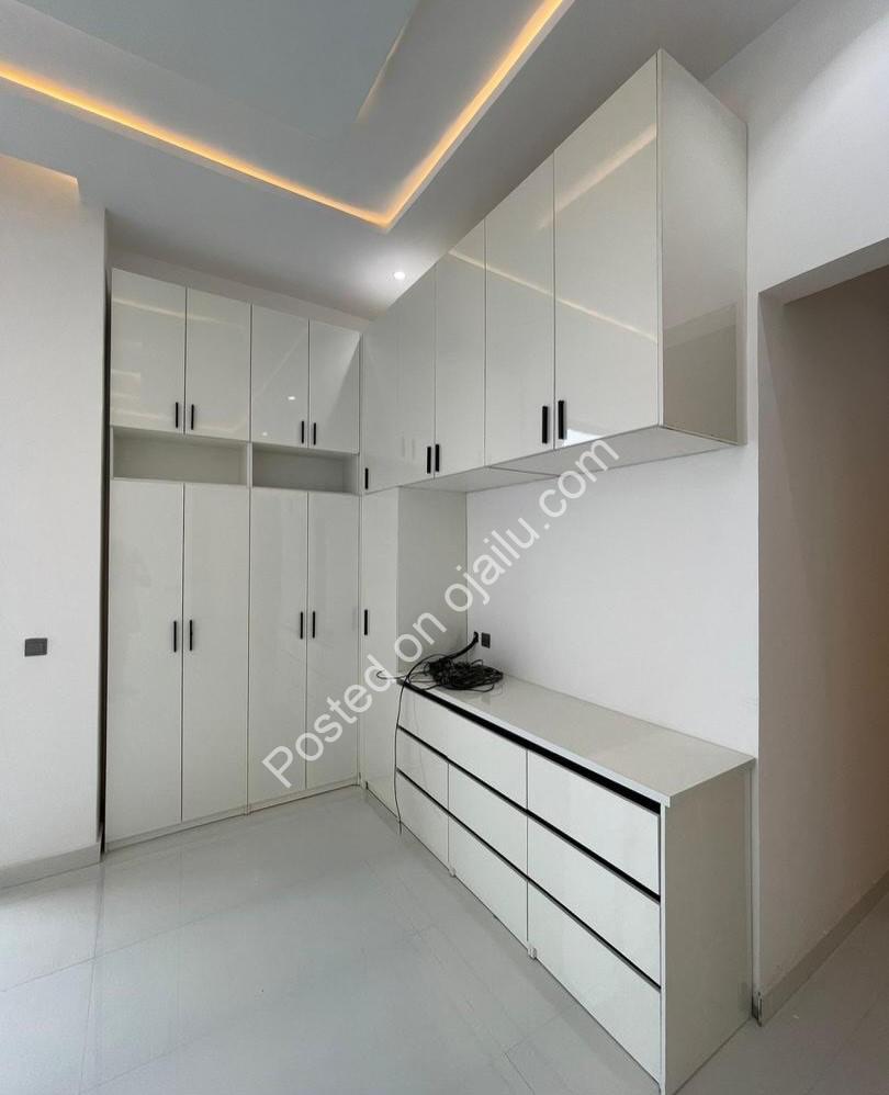 5-Bedroom Oasis with Pool in Lekki