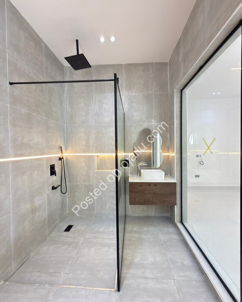 5-Bedroom Lekki Oasis: Pool, Cinema & Rooftop Paradise