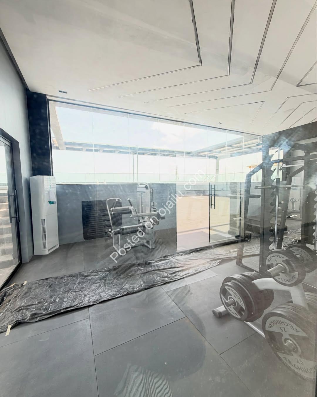 Lekki Waterfront Haven: Pool, Gym & Private Elevator