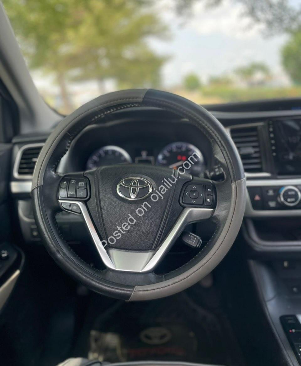 Luxury Lexus RX350: Sunroof & Reverse Cam!