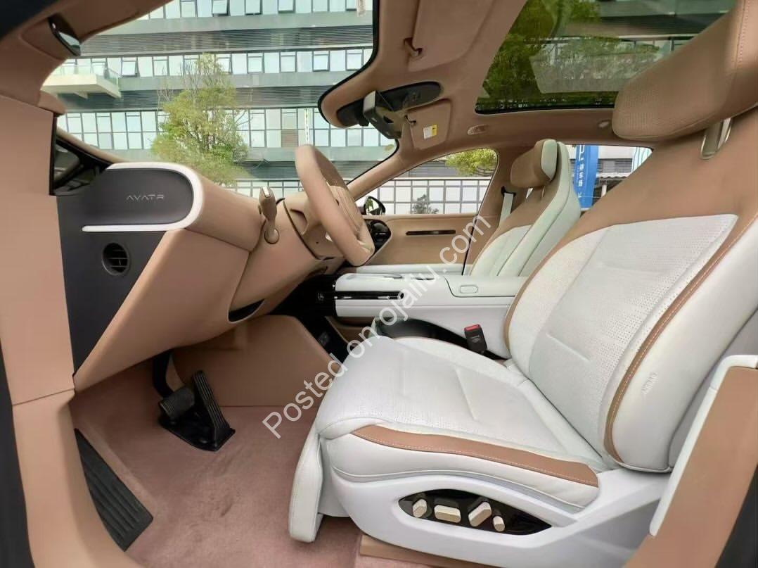 2025 Avatr 07: Futuristic Luxury SUV, No Range Anxiety