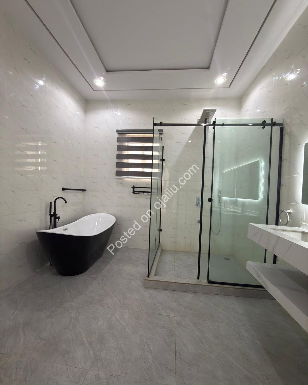 Sangotedo Sanctuary: Brand New 5-Bed Duplex with Resort-Style Pool