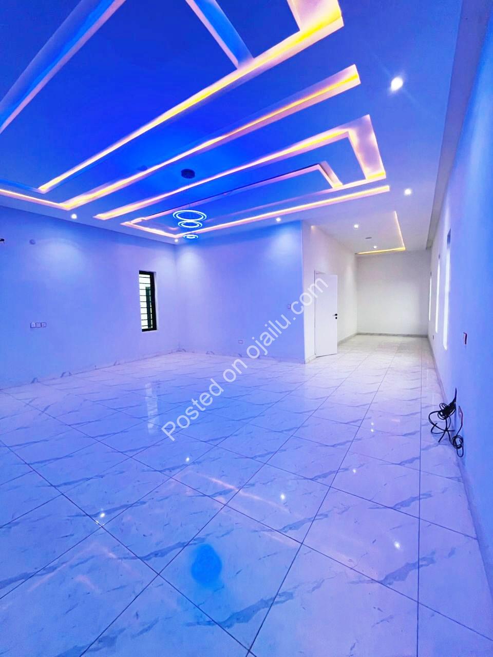 Exquisite 6-Bedroom Duplex with Pool & Elevator in Ikota