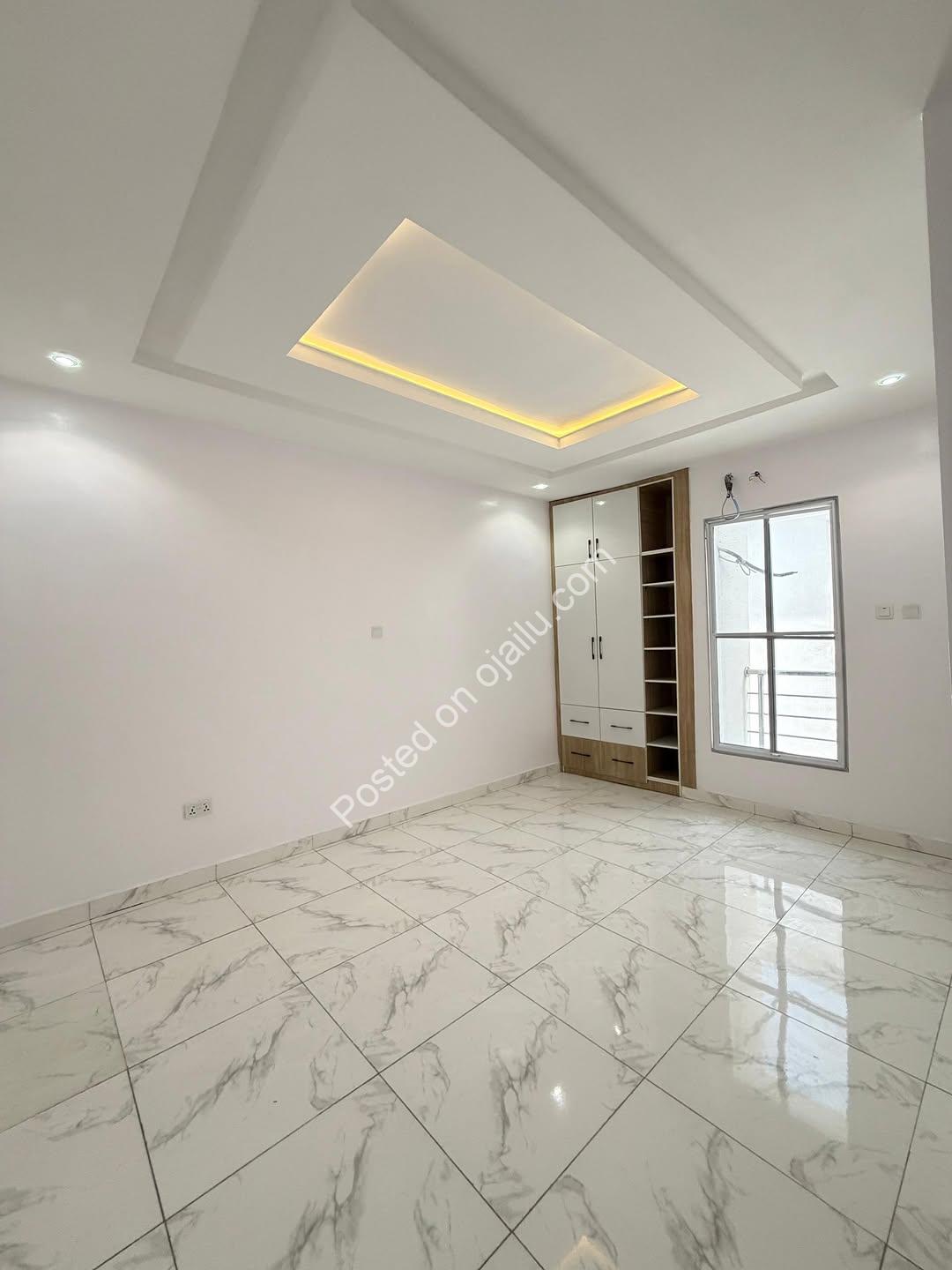 Elegant 5-Bedroom Duplex with Cinema & Pool in Lekki