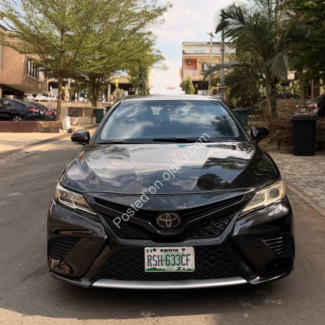 2018 Toyota Camry: Flawless Luxury, Abuja Ready