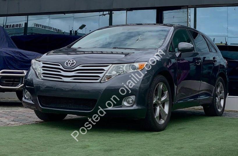 2011 Toyota Venza: Panoramic Roof, Super Clean, Ready to Travel