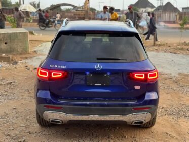 2021 Mercedes GLB250: Luxury