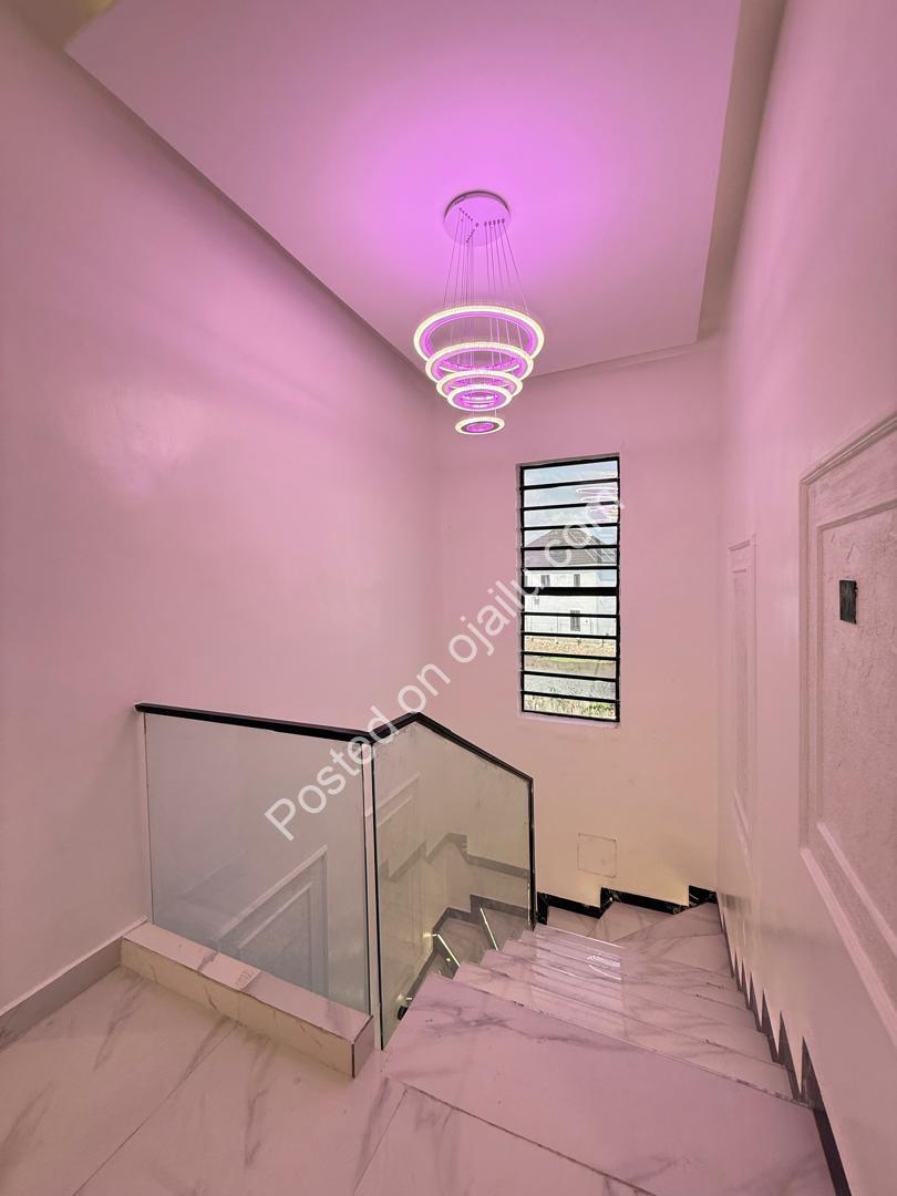 Lekki’s Elite 5-Bedroom Oasis with Pool