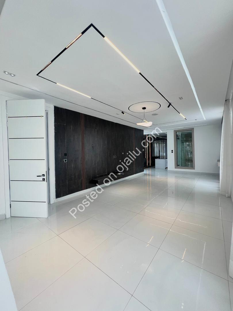 Lagos Luxury: 6-Bed Duplex with Cinema & Pool