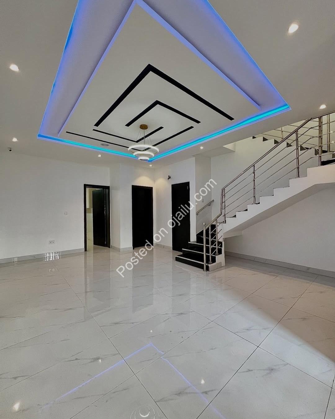 Sophisticated 4-Bed Semi-Detached in Chevron