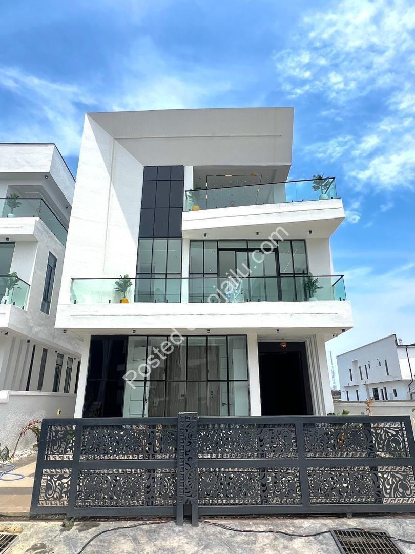 Lagos Luxury: 6-Bed Duplex with Cinema & Pool