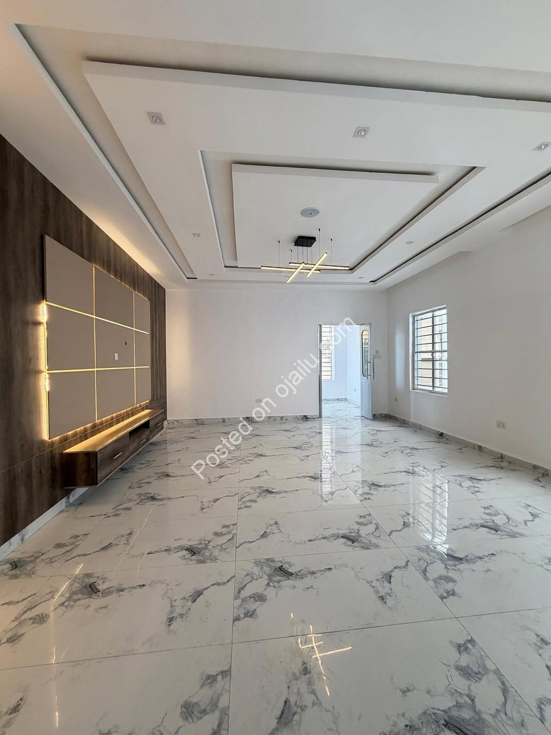 Elegant 5-Bedroom Duplex with Cinema & Pool in Lekki