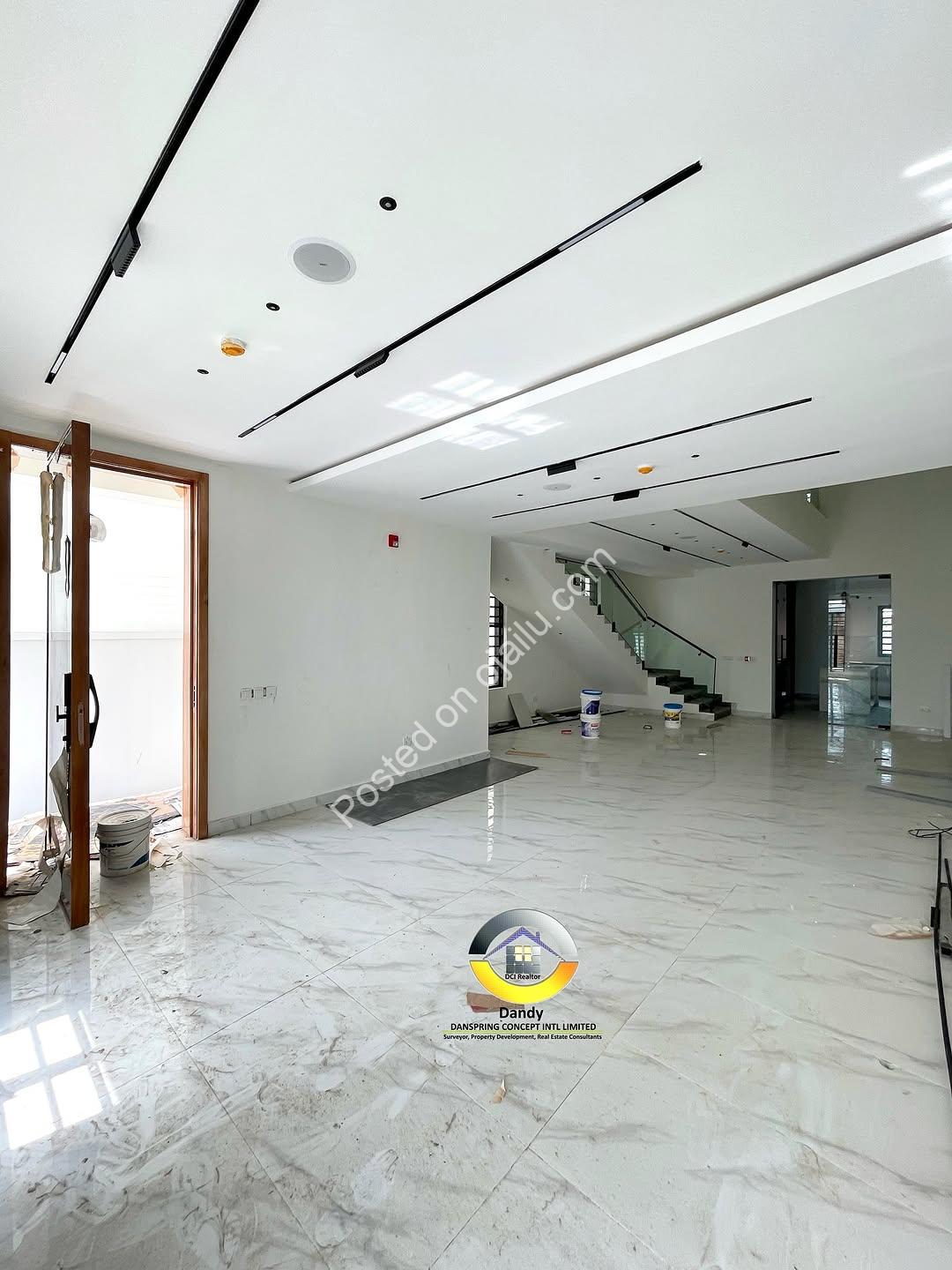 Lekki’s Ultimate 4-Bedroom Haven with Rooftop Oasis