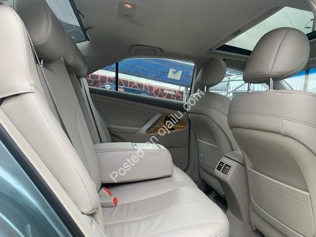 Unbeatable 2007 Camry XLE: V6 Power & Premium Features