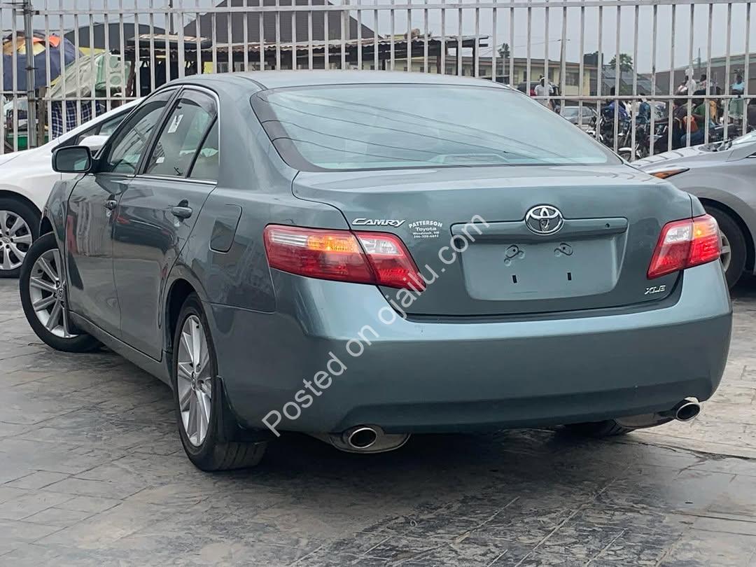 Unbeatable 2007 Camry XLE: V6 Power & Premium Features