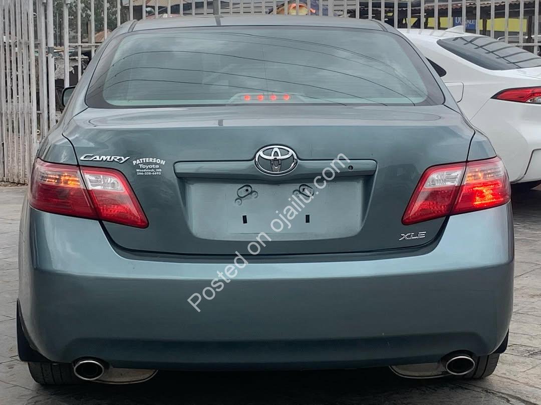 Unbeatable 2007 Camry XLE: V6 Power & Premium Features