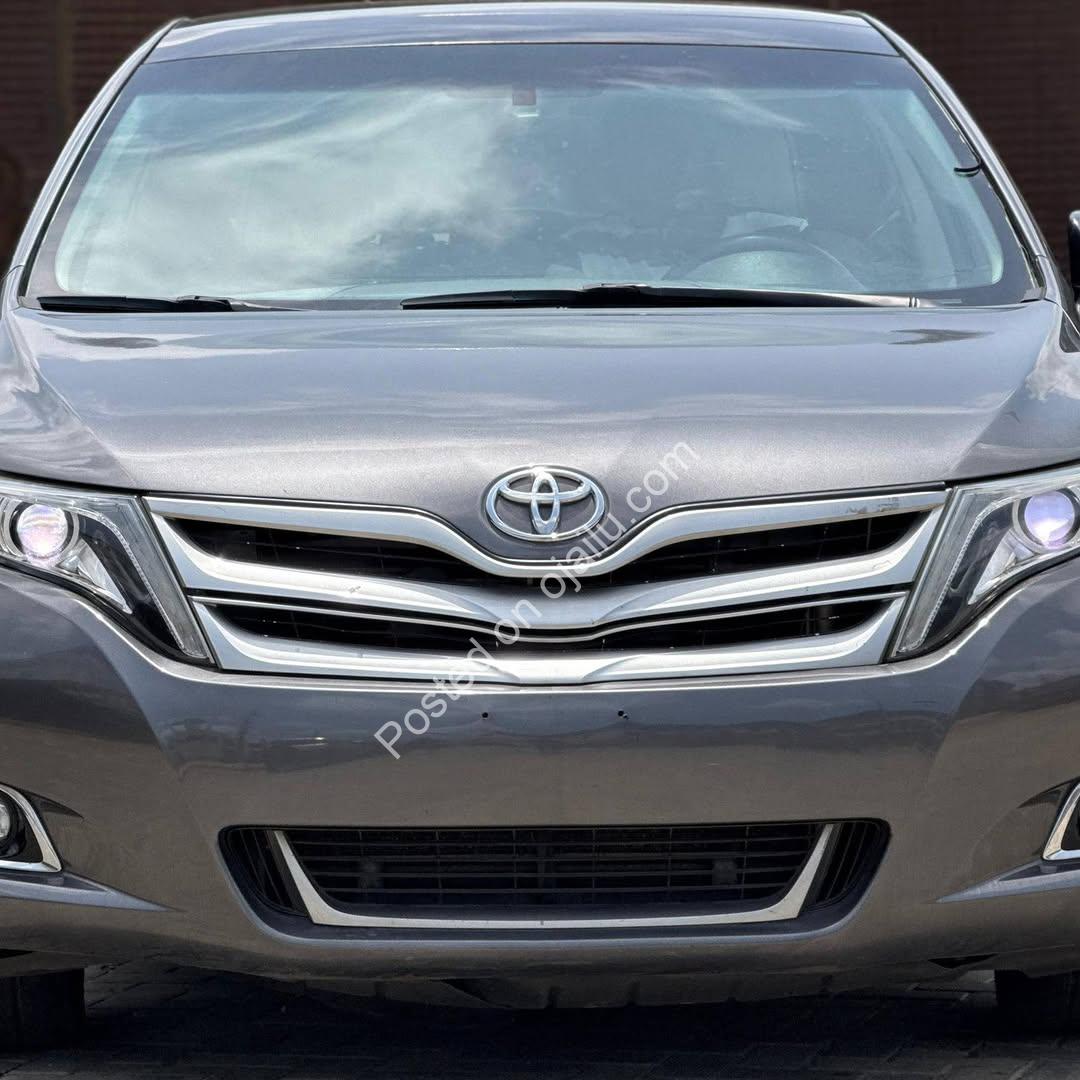 2014 Toyota Venza: Panoramic Roof, Push Start, Only ₦19.5M!