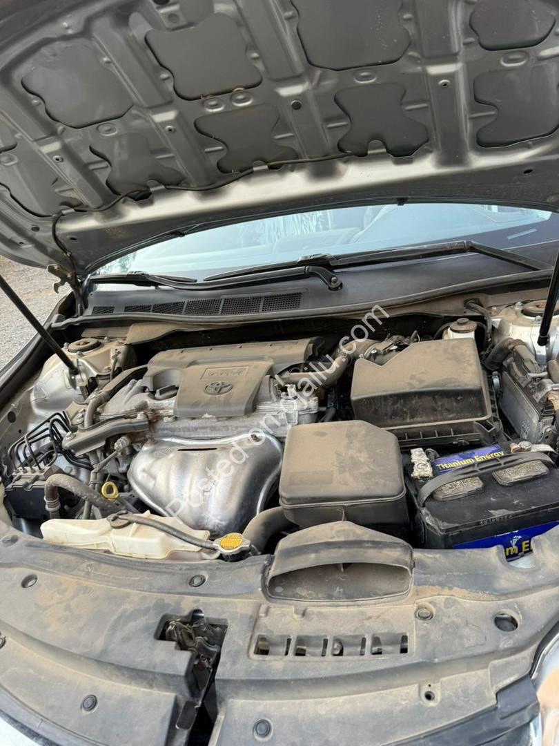 Immaculate 2015 Camry LE: Reverse Cam, Touchscreen, Duty Paid