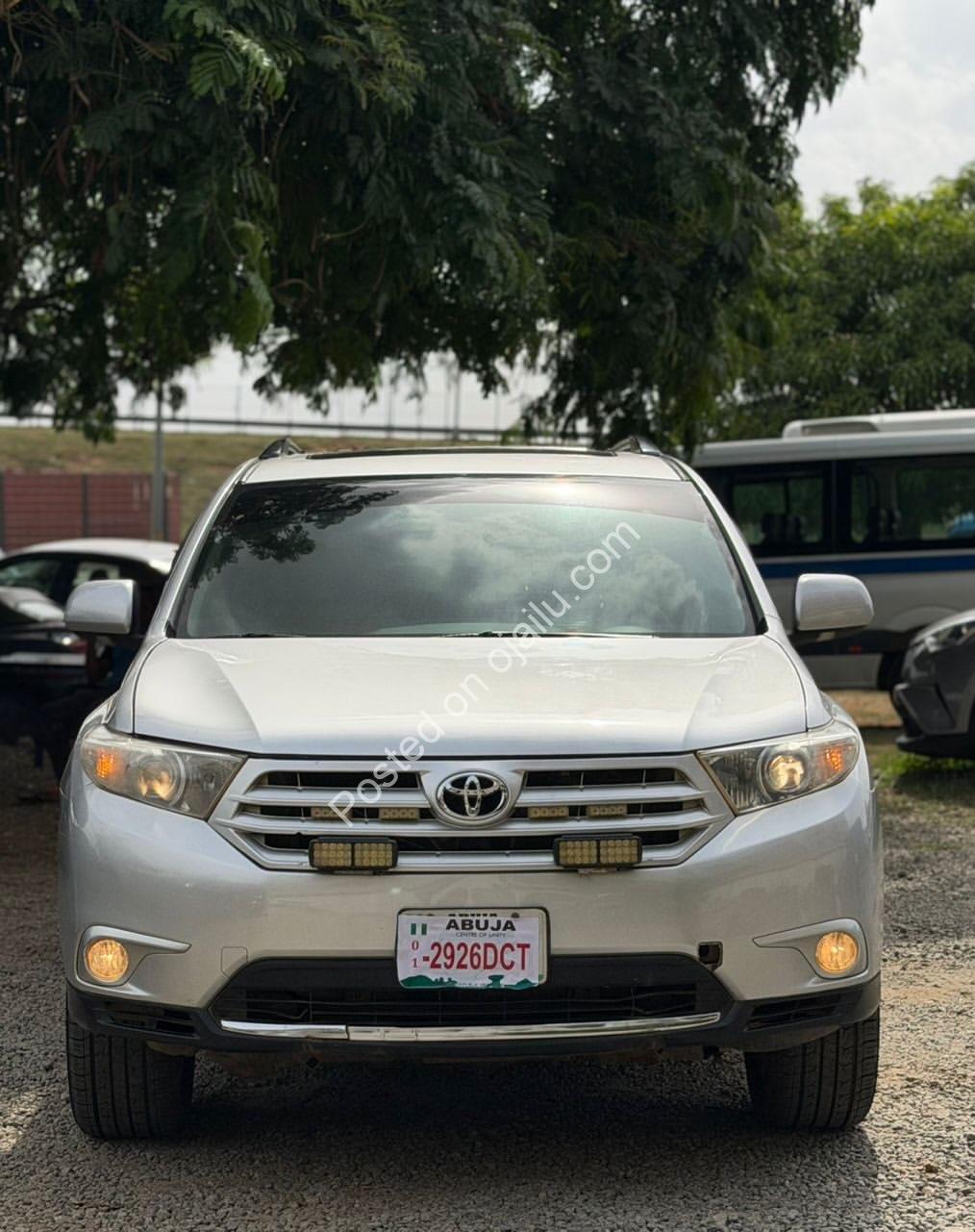 “Mint 2011 Toyota Highlander Limited: Keyless, Leather, Sunroof & More!”
