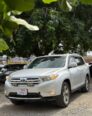 “Mint 2011 Toyota Highlander Limited: Keyless, Leather, Sunroof & More!”