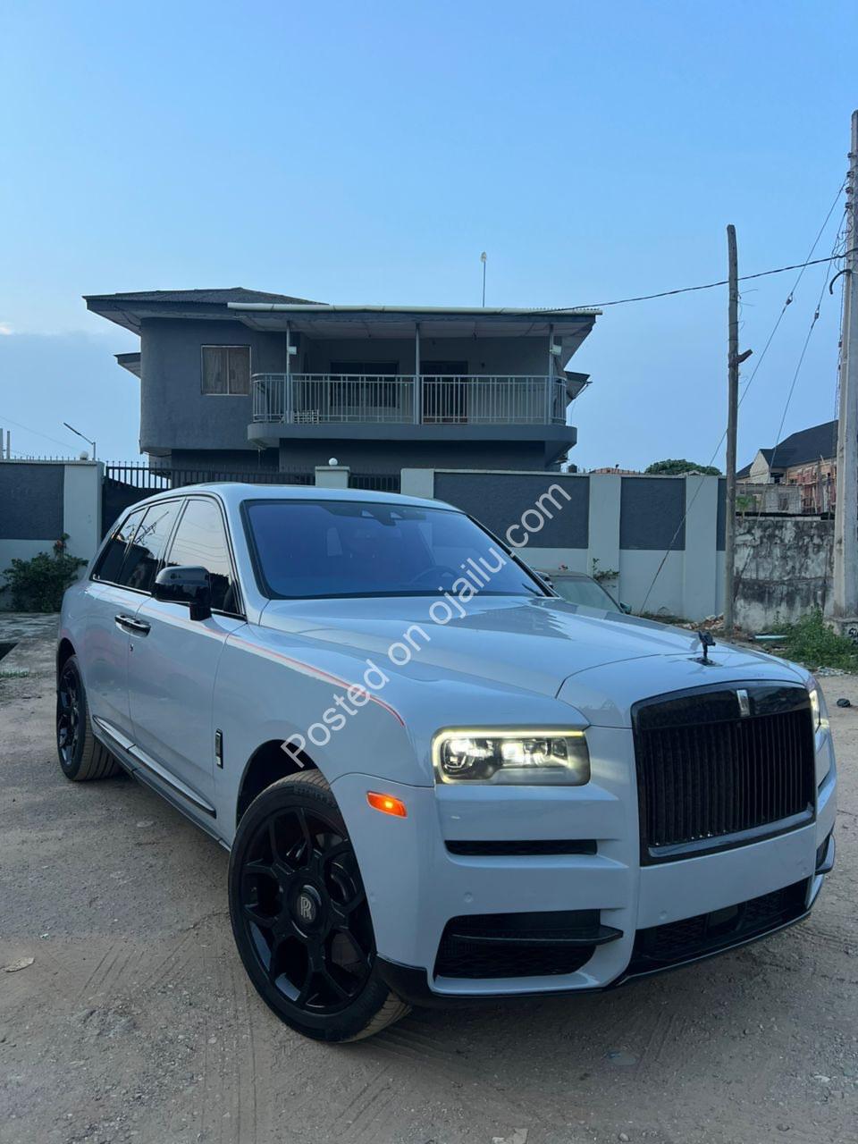 Unleash Power: 2022 Rolls-Royce Black Badge