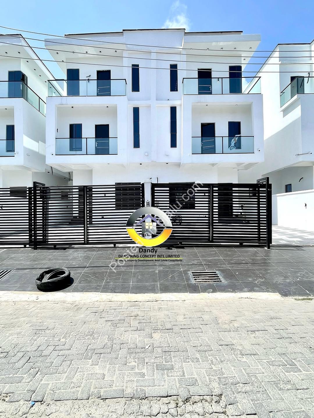 Lekki’s Grand 5-Bedroom Oasis with BQ