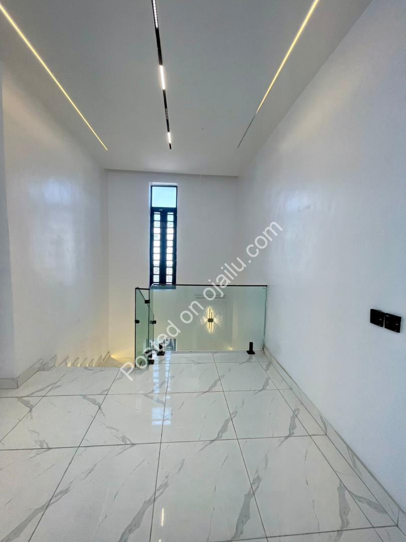 Sleek 5-Bed Haven with Resort-Style Pool in Ikota