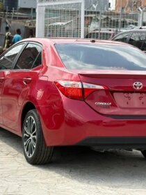 2015 Toyota Corolla SE: Loaded & Accident-Free – Drive Now!