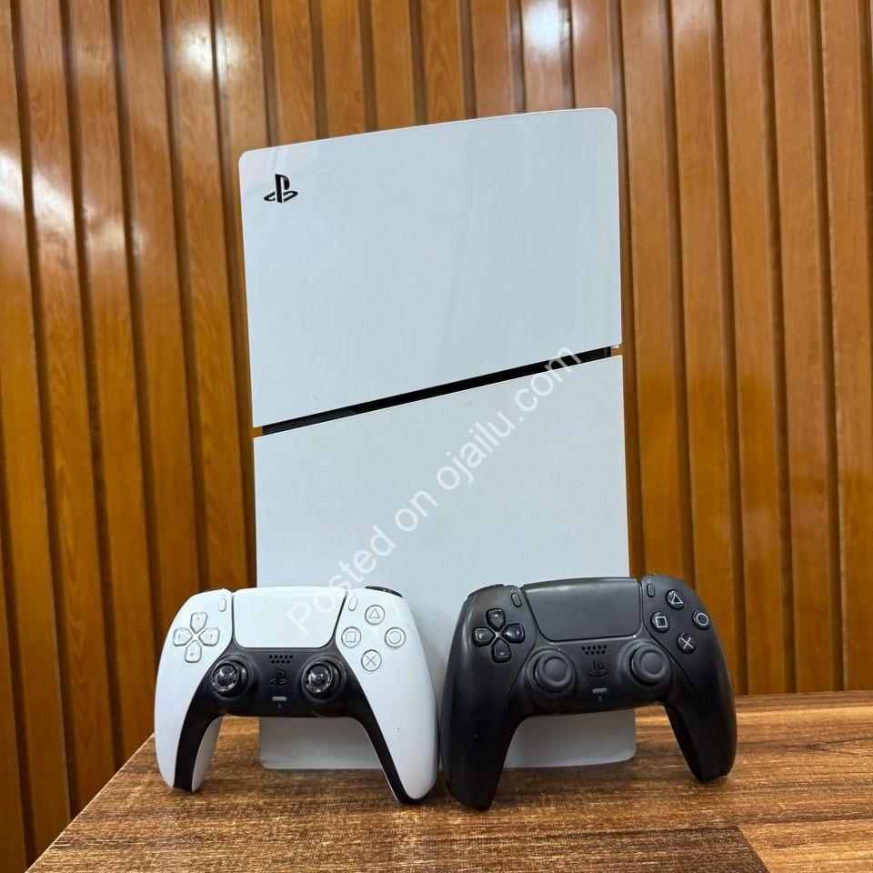 Ultimate PS5 Slim Bundle: 8 Epic Games + 2 Controllers!