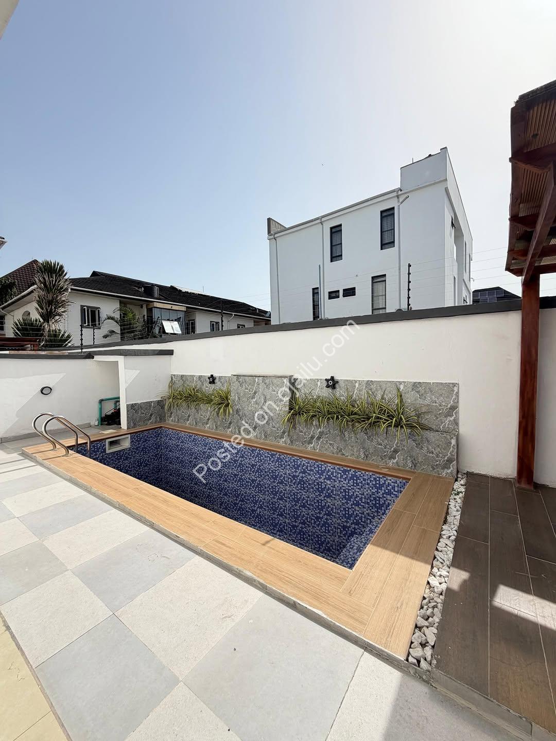 Elegant 5-Bedroom Duplex with Cinema & Pool in Lekki