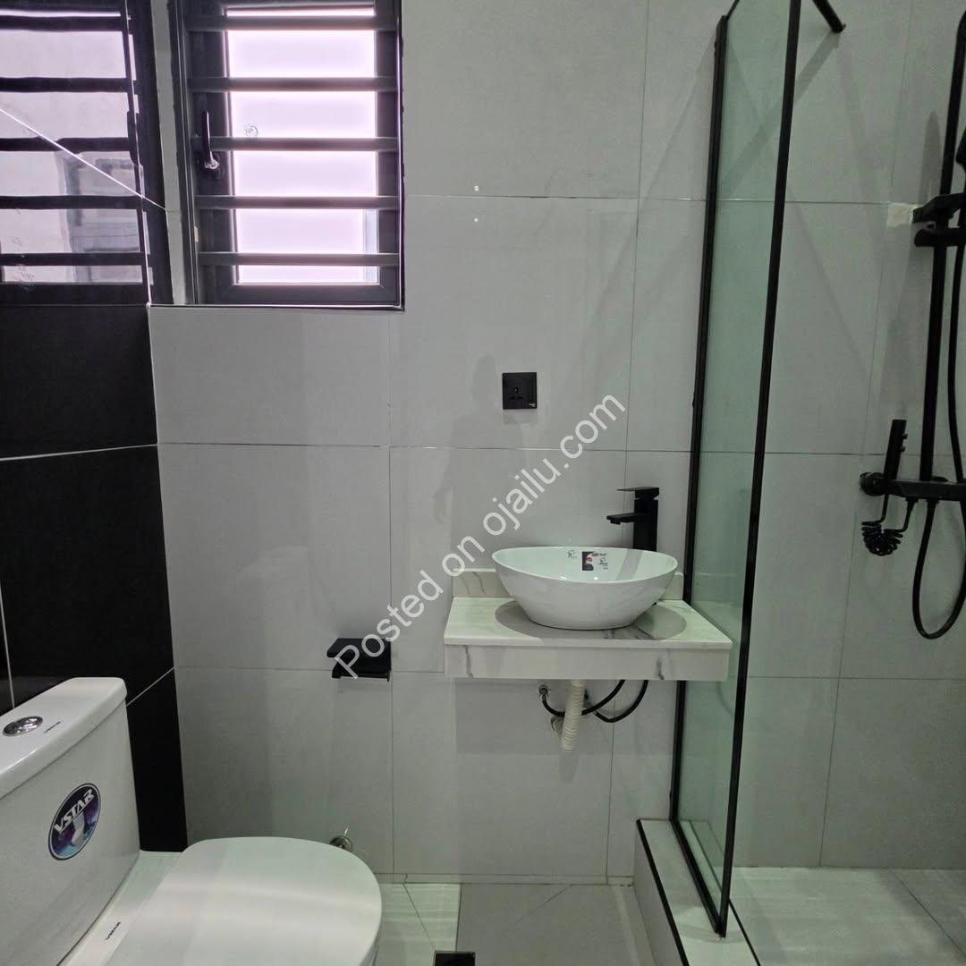 Smart 4-Bed Lekki Haven: Ensuite Luxury & BQ